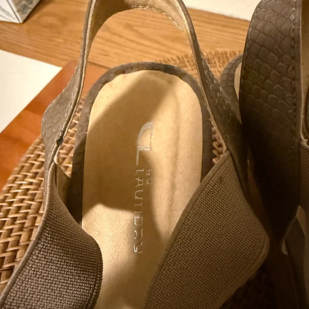 CL by Laundry stylish taupe